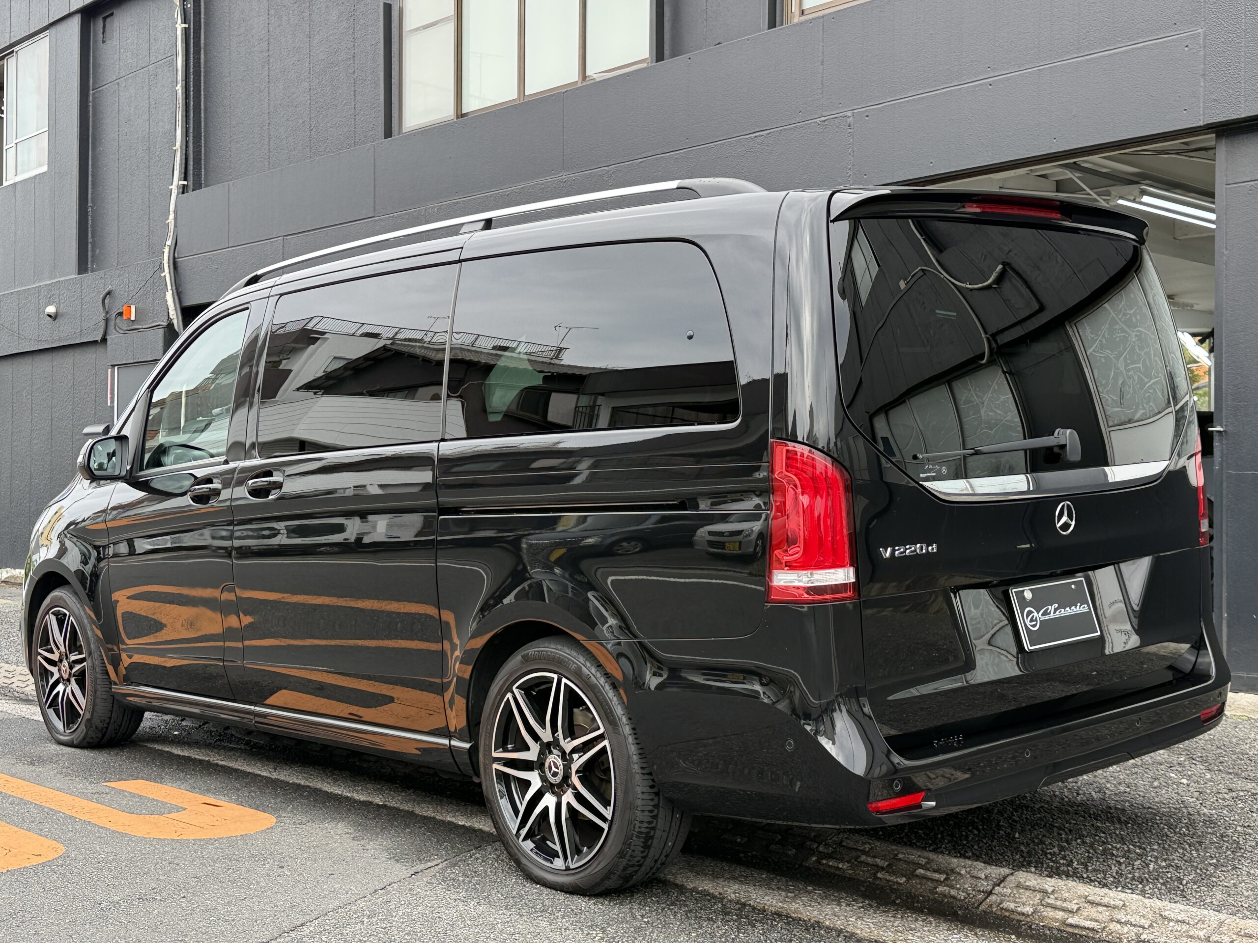 メルセデス・ベンツ V220d アバンギャルド ロング リアビュー