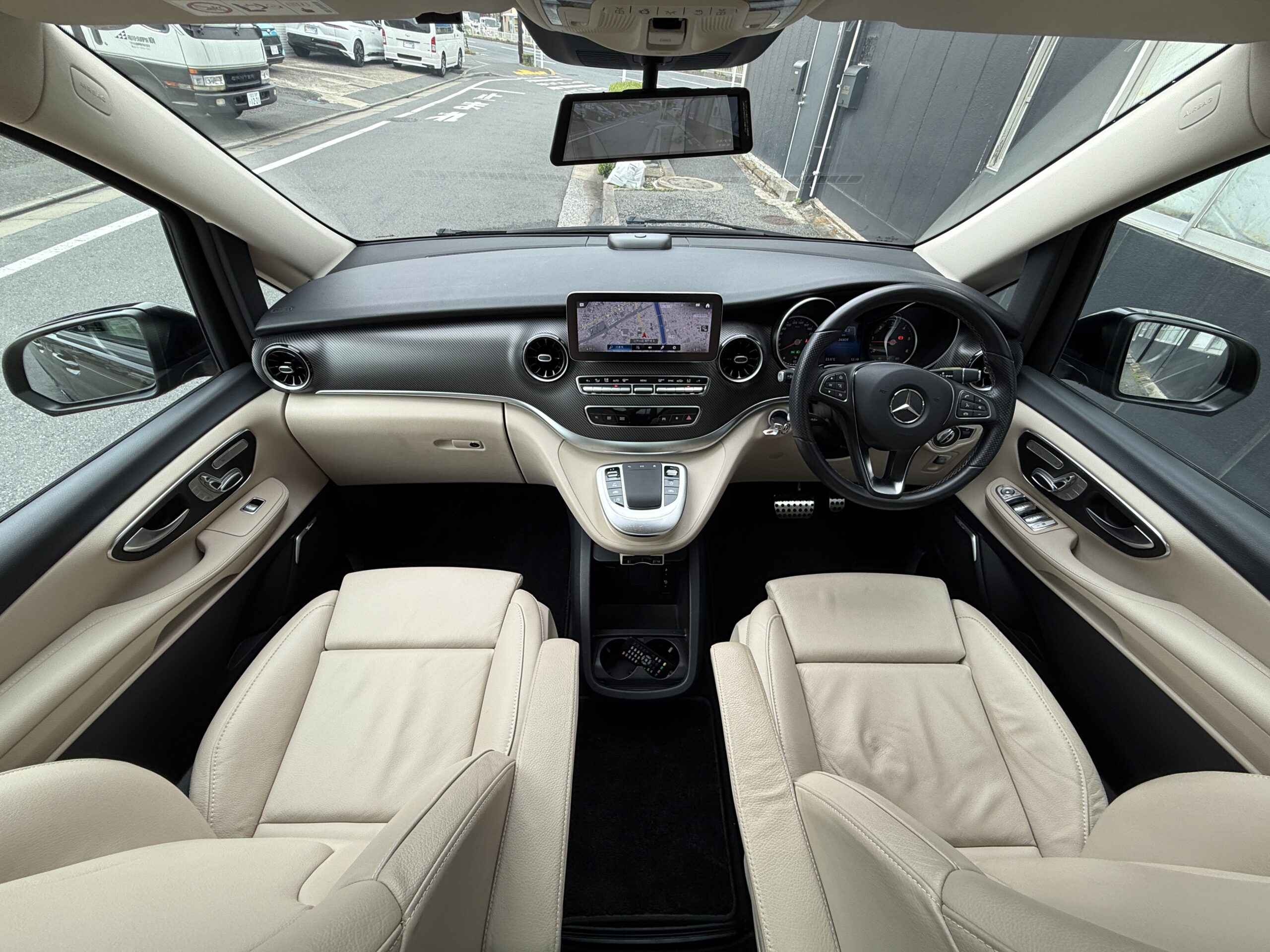メルセデス・ベンツ V220d エクスクルーシブシート＆パノラマルーフ